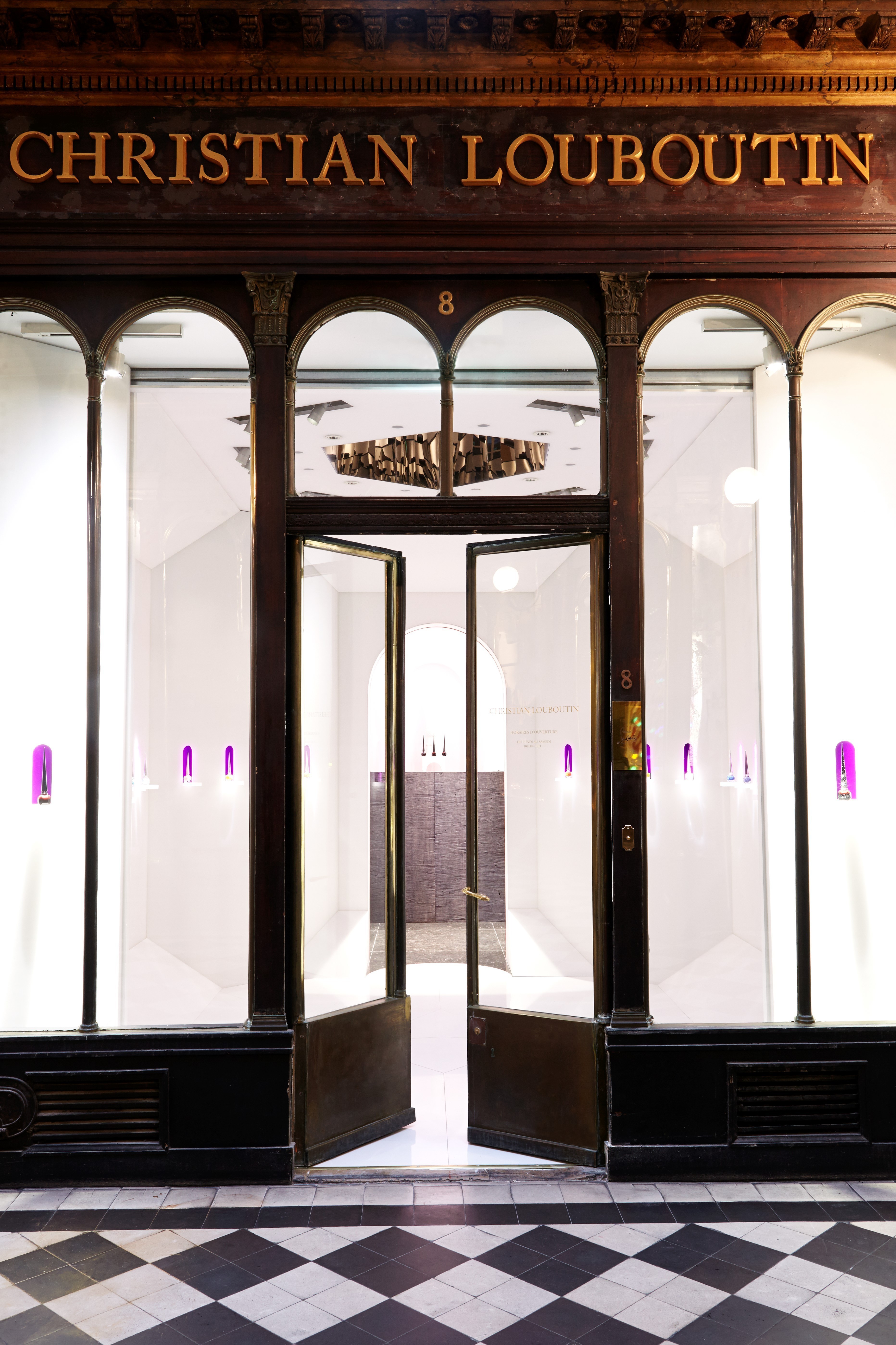 Louboutin ouvre une boutique beauté à Paris