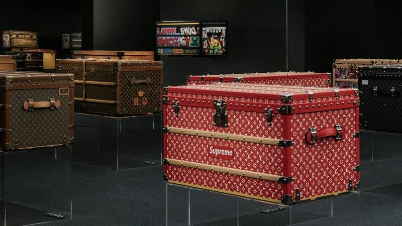 Malle courrier Louis Vuitton, expo Luxe