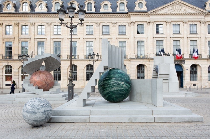 Installation de Alicja Kwade à Paris