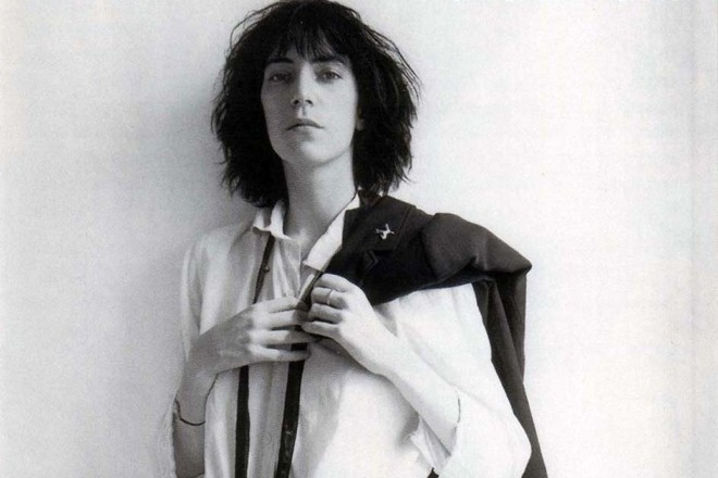 Chemise blanche portée par Patti Smith : androgyne