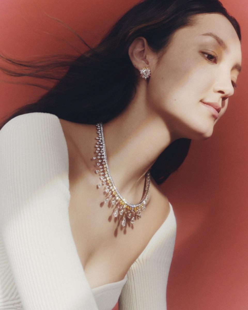 De Beers Jewellers du collier Motlatse Marvel en or, diamants blancs, roses et jaunes