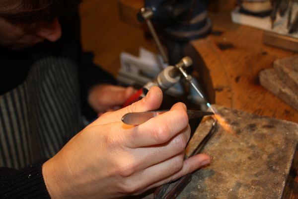 L'étape impressionnante de la soudure de l'argent