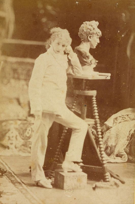  Sarah Bernhardt sculptrice, photographie, vers 1877