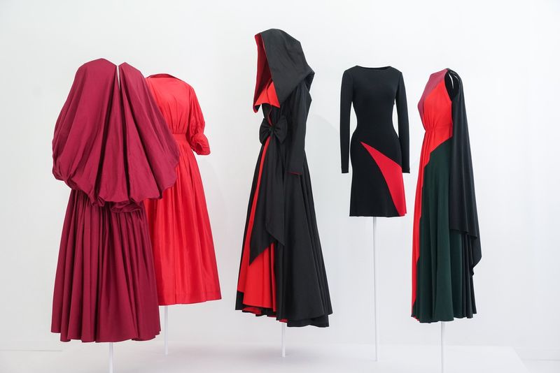 Vue de l'exposition : Azzedine Alaïa / Grès