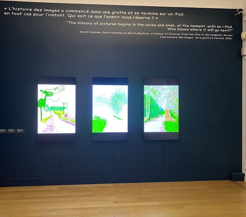 Vue des salles de l’exposition David Hockney: Collection de la Tate, 2023. Photo CB